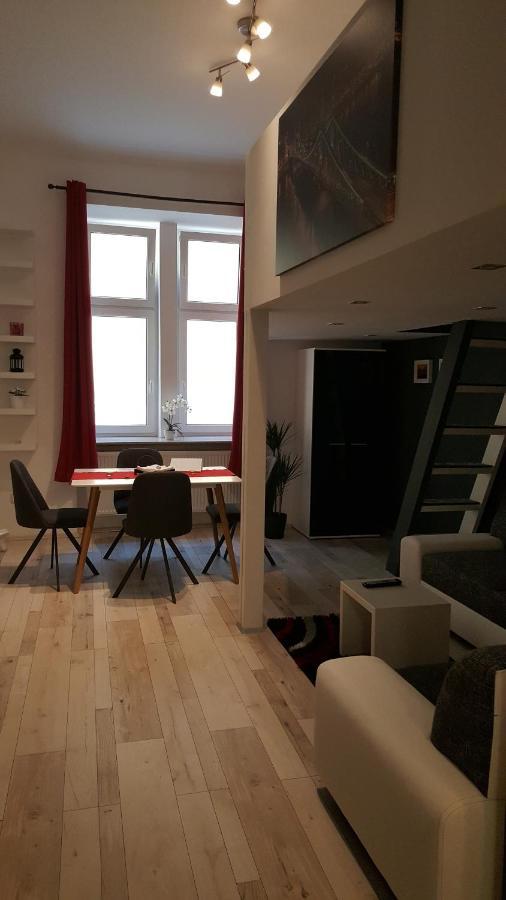 Home, Far Away From 2 Apartamento *