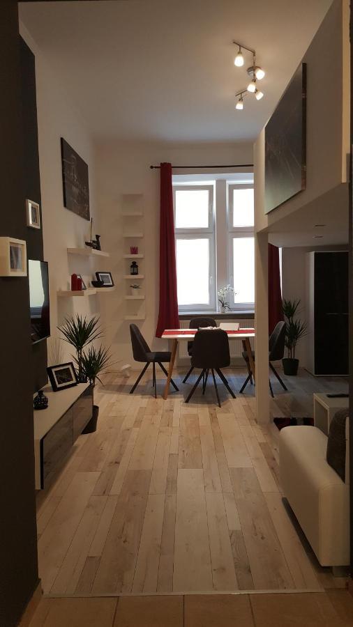 Home, Far Away From 2 Apartamento