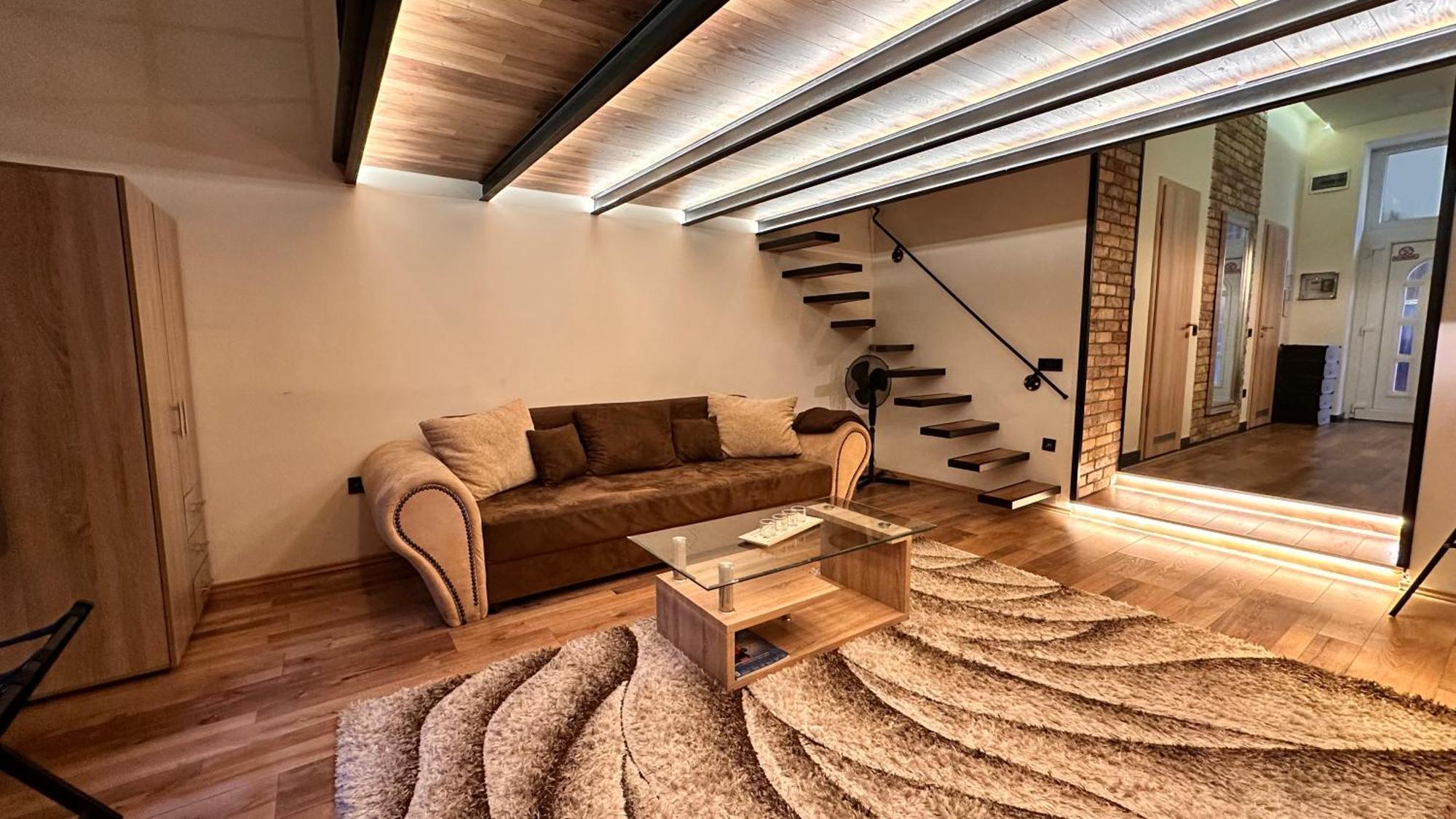 Apartamento Home, Far Away From 2 *