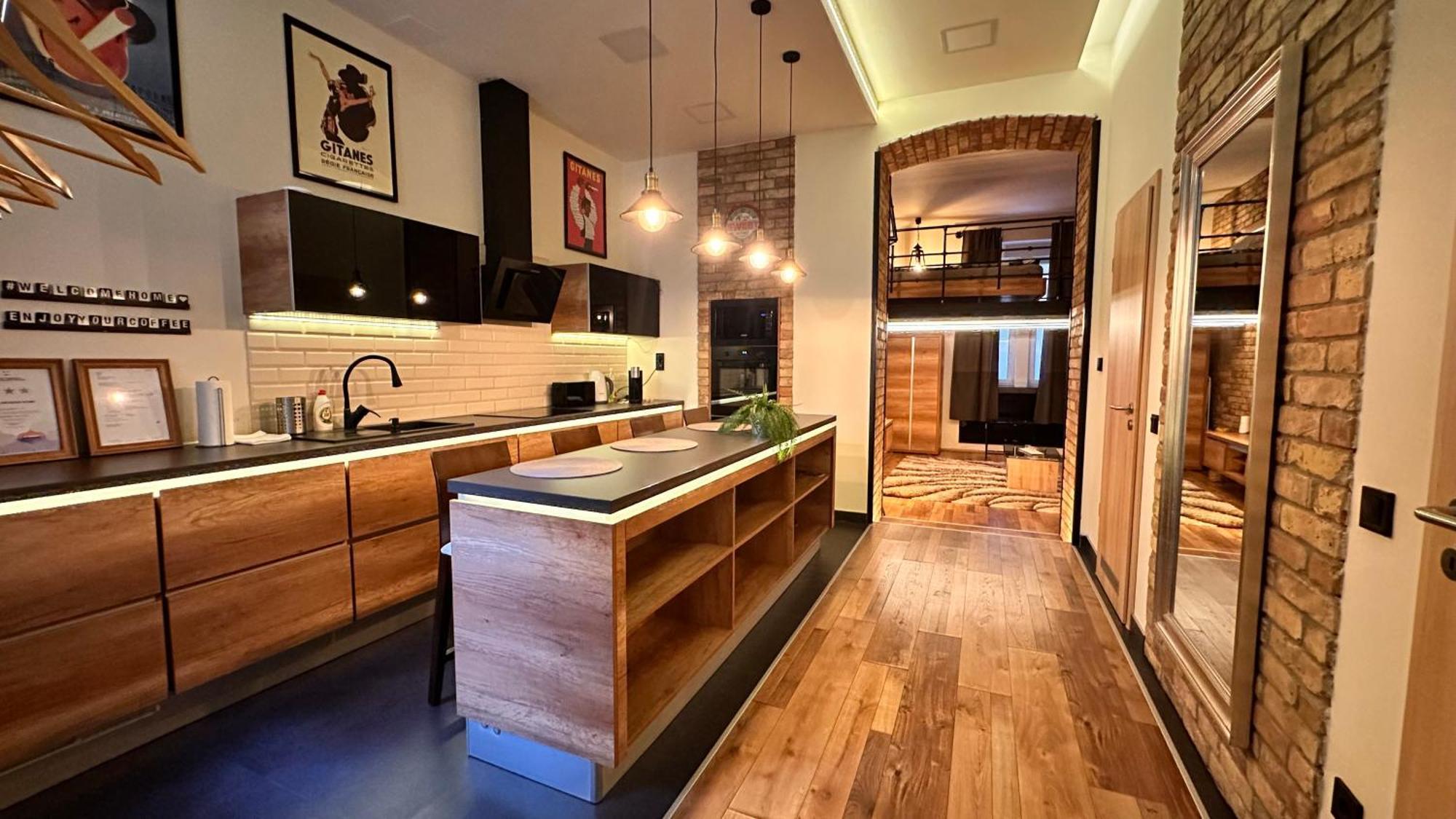 Apartamento Home, Far Away From 2