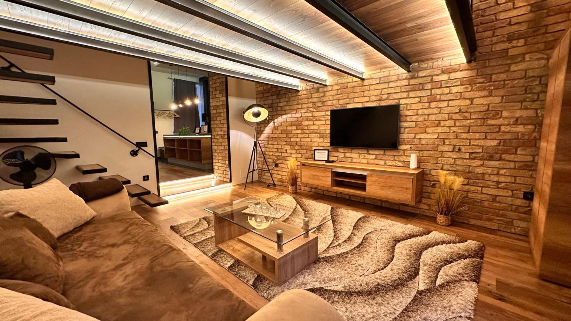 Apartamento Home, Far Away From 2