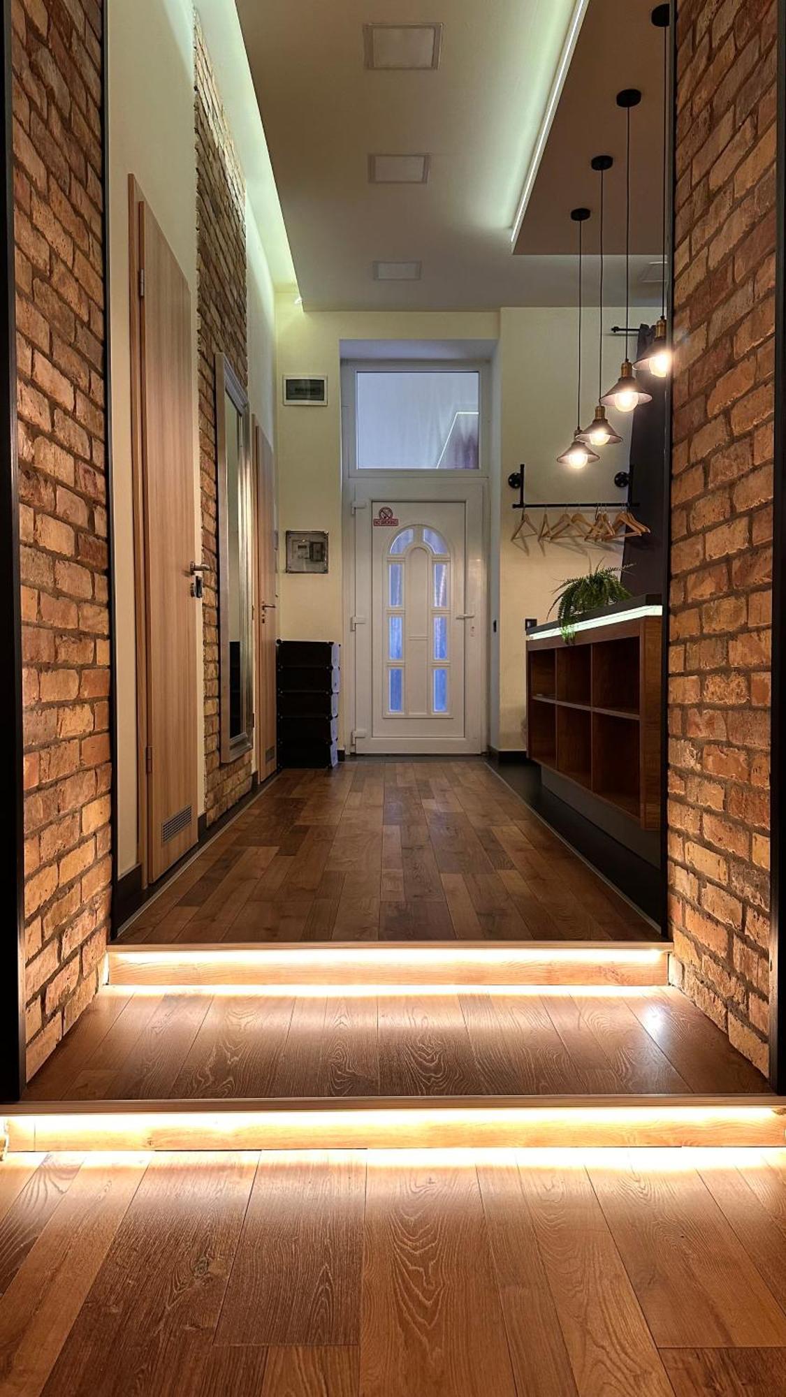 Apartment Home, Far Away From 2 *